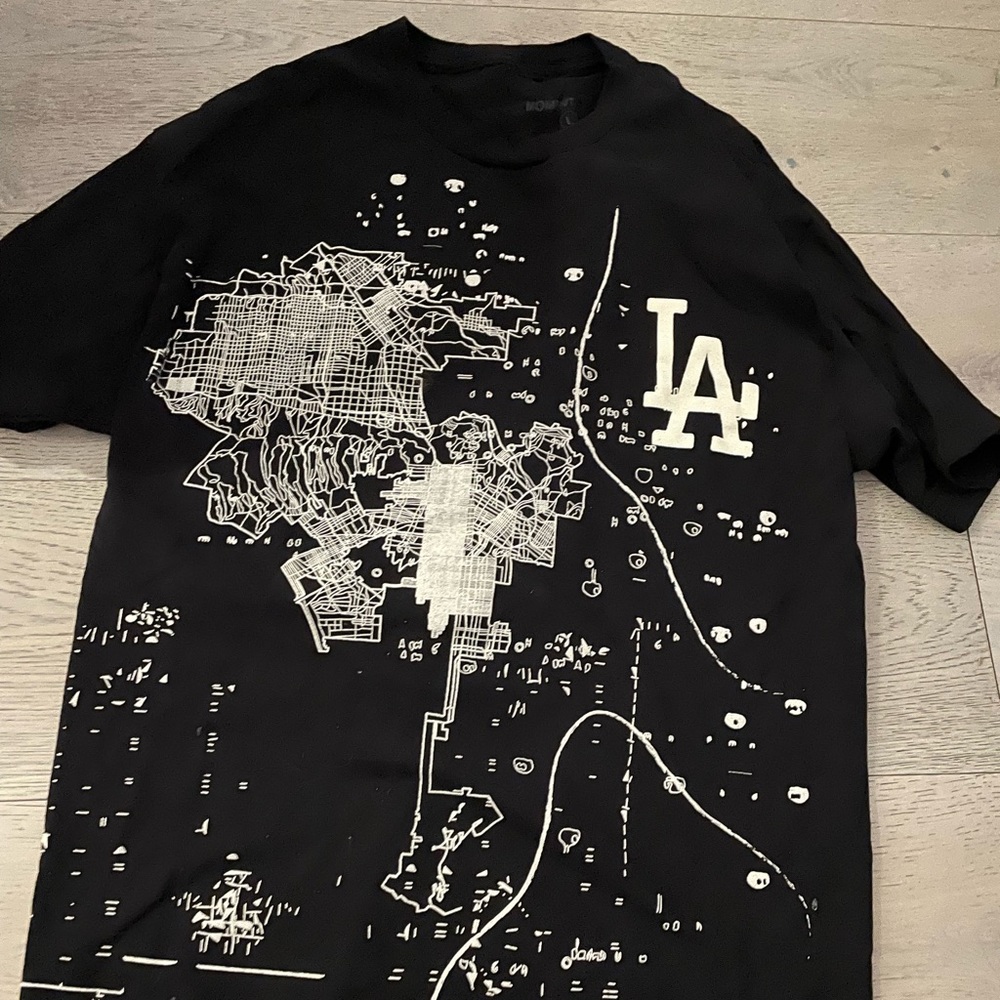 Medium tee hardly worn